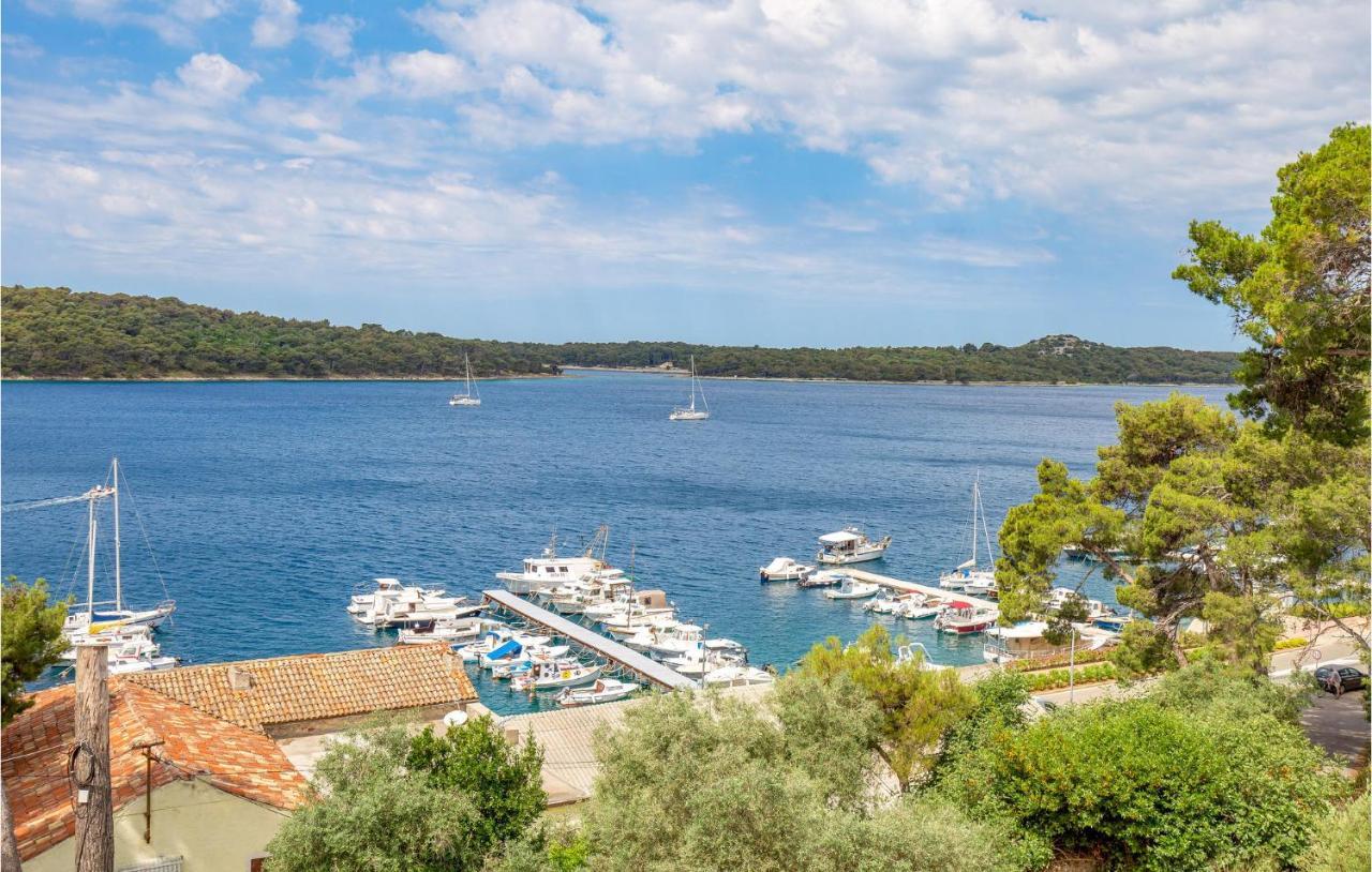 Beautiful Apartment In Mali Losinj With Kitchen