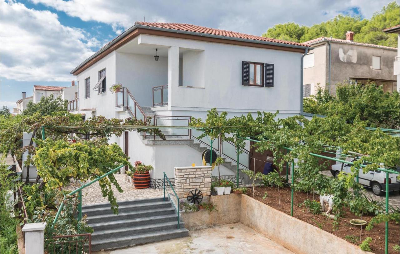 Pet Friendly Apartment In Pula With Wifi