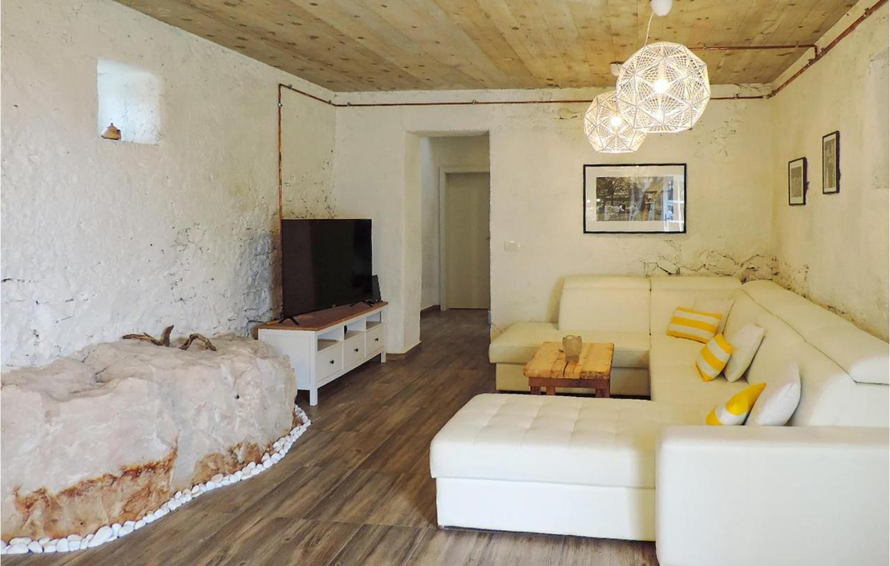 6 Bedroom Awesome Home In Labin