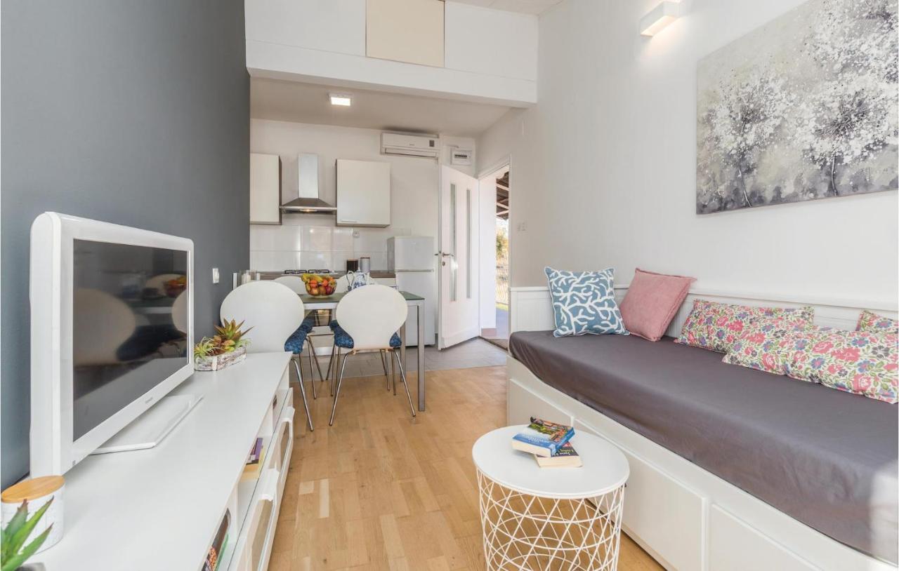 Gorgeous Apartment In Porec With Wifi