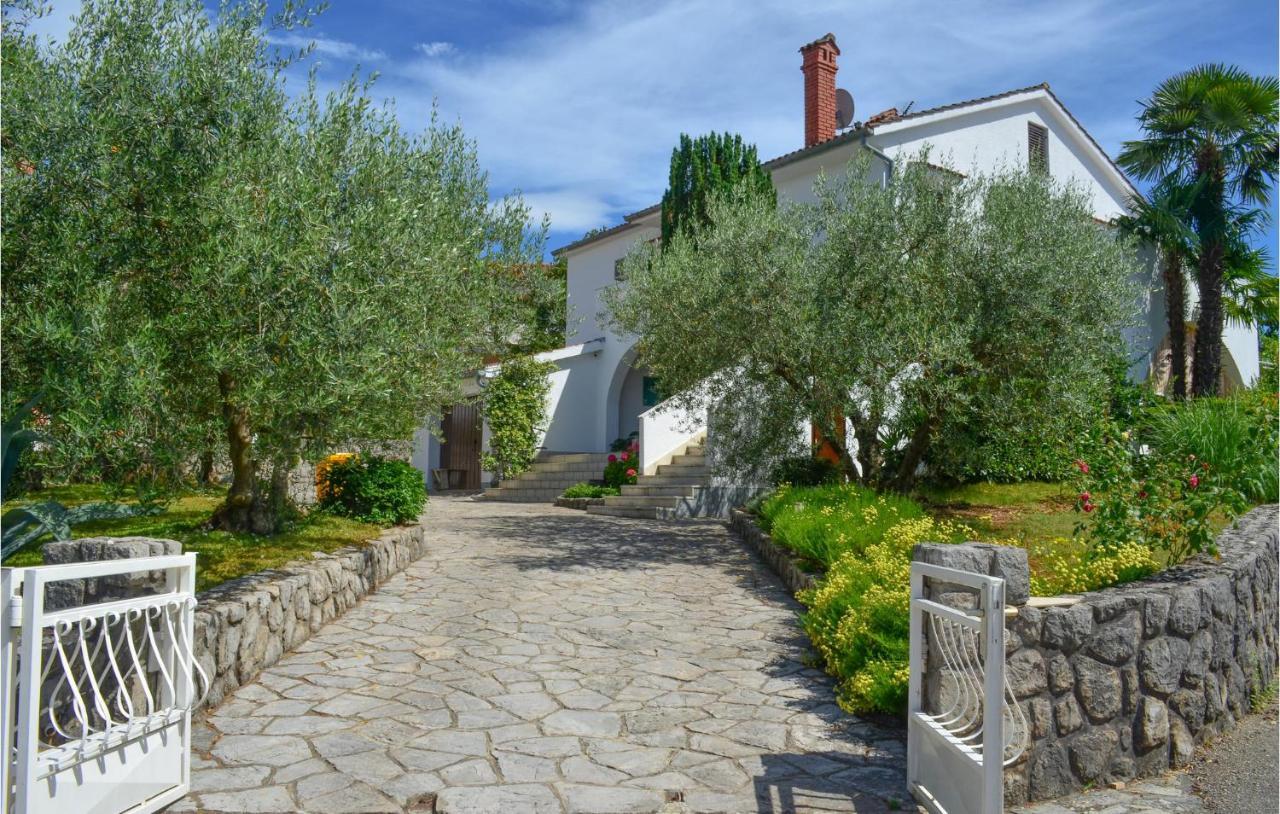 Cozy Apartment In Malinska With Kitchen