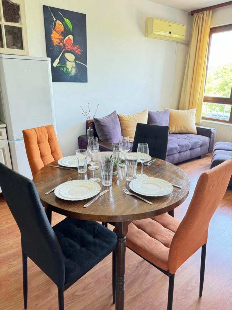 Izgrev Apartament S 2 Otdelni Spalni