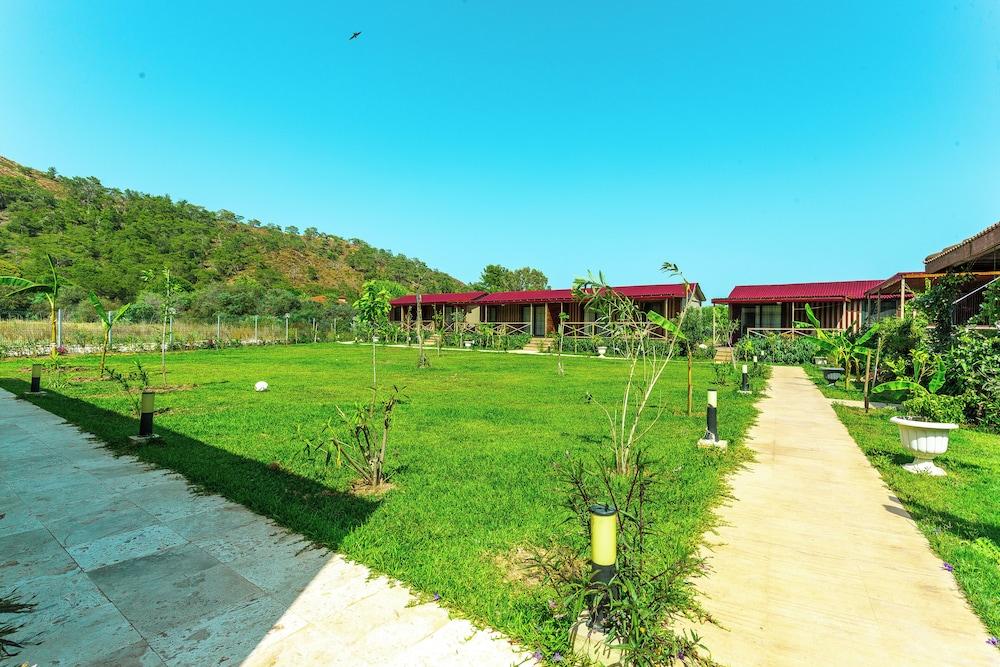 Izgen Bungalows Cral