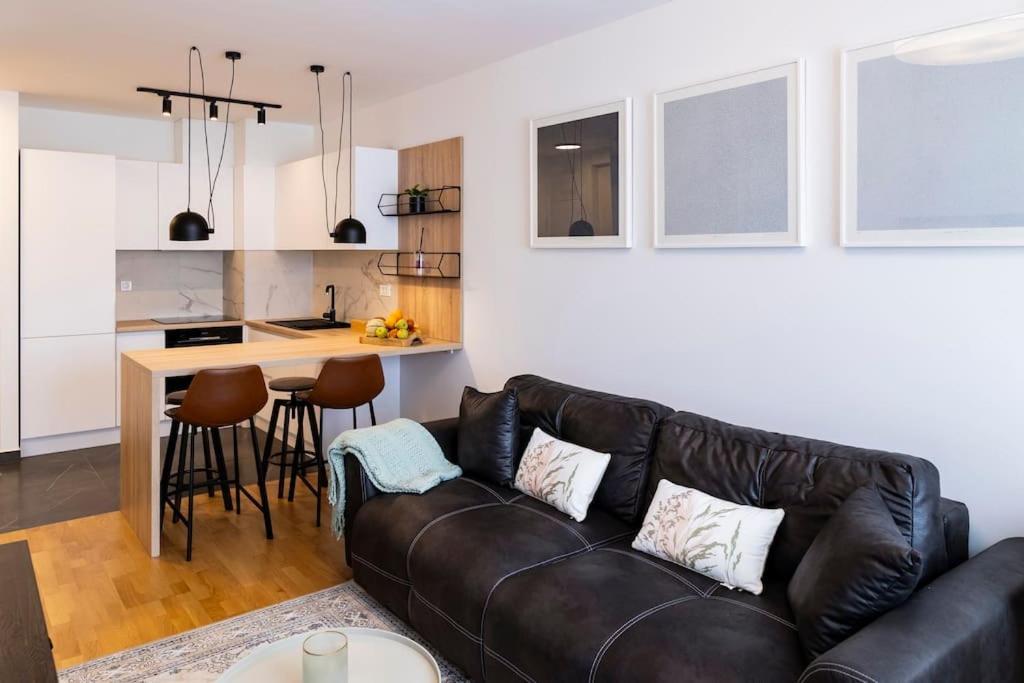 Elegance Infusion by Home Apartments, Free Parking