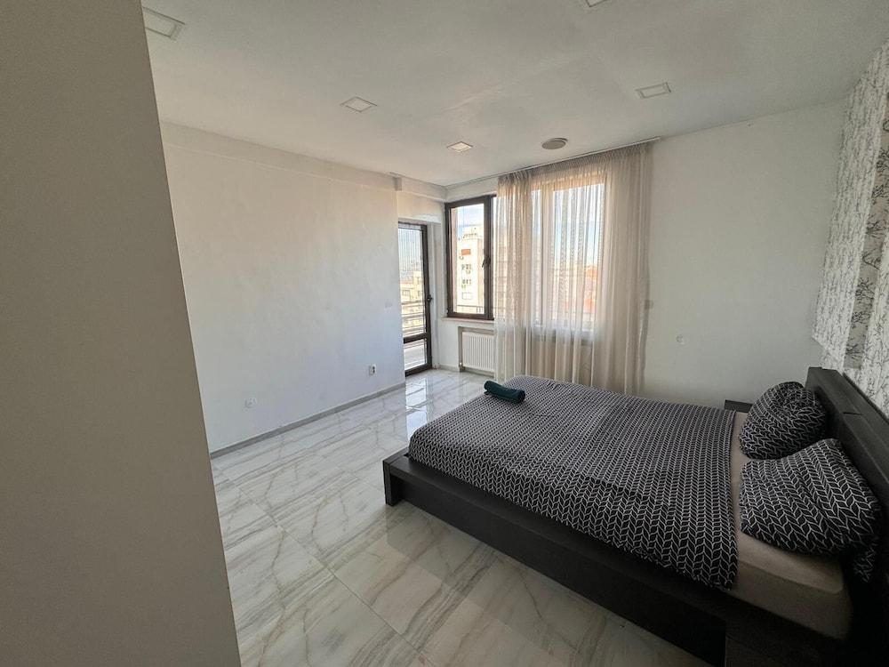 Sky Luxury Suite 2bdr Living Room