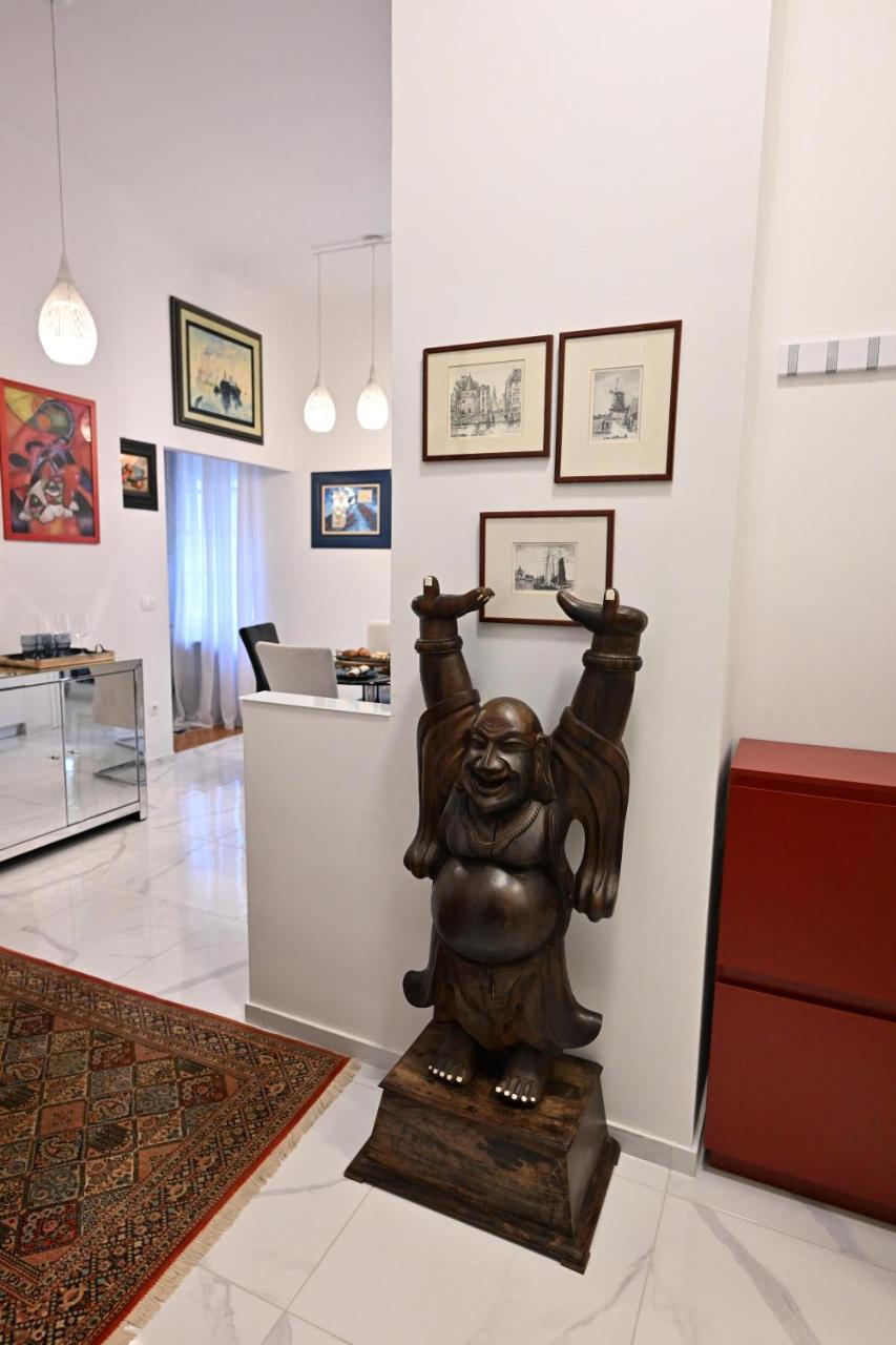 Simply Red Apartment