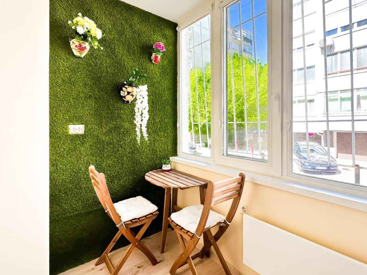 Nomad Friendly Free Parking Kitchen Ac