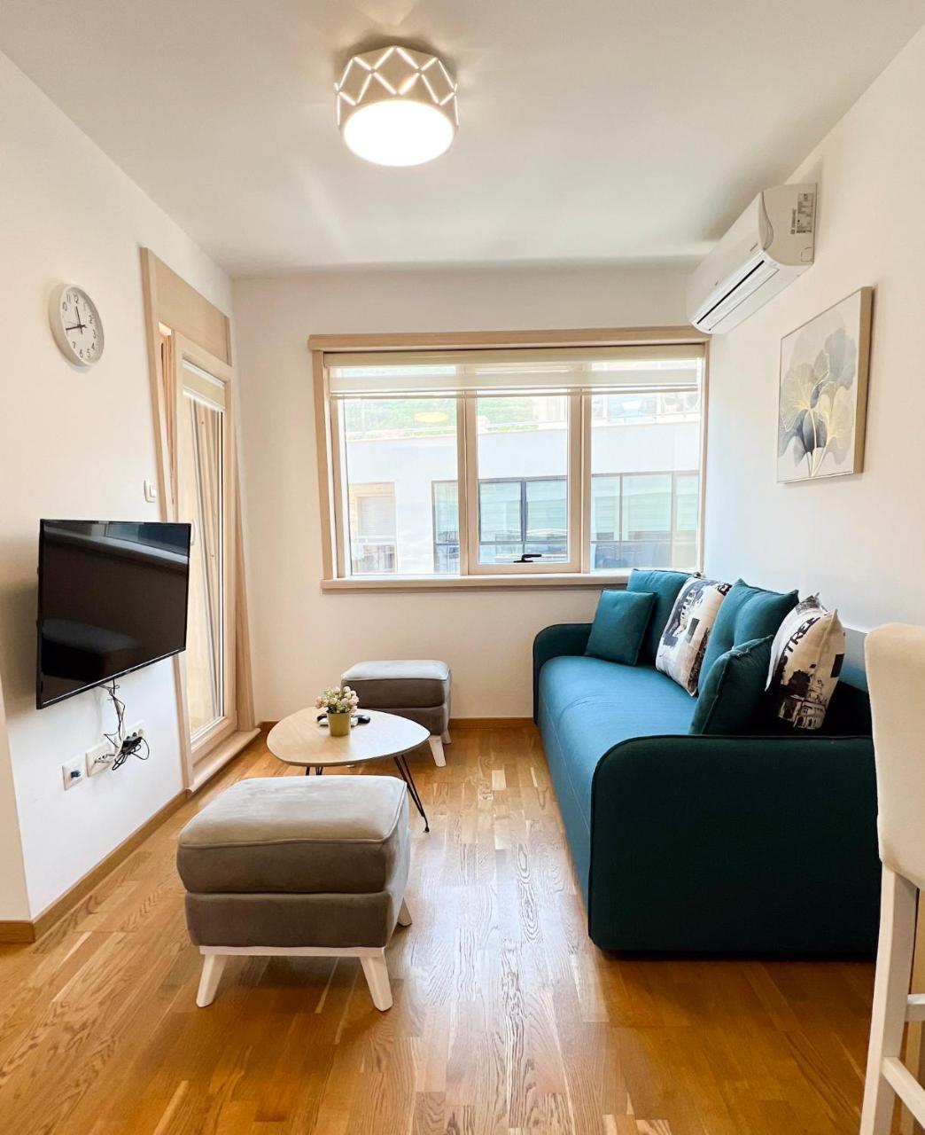 Four Views by The Sea Apartments