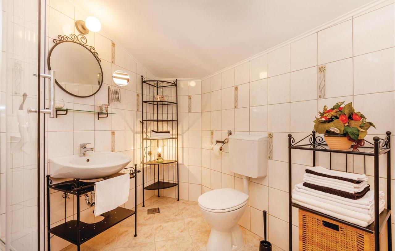 2 Bedroom Cozy Home In Grizane