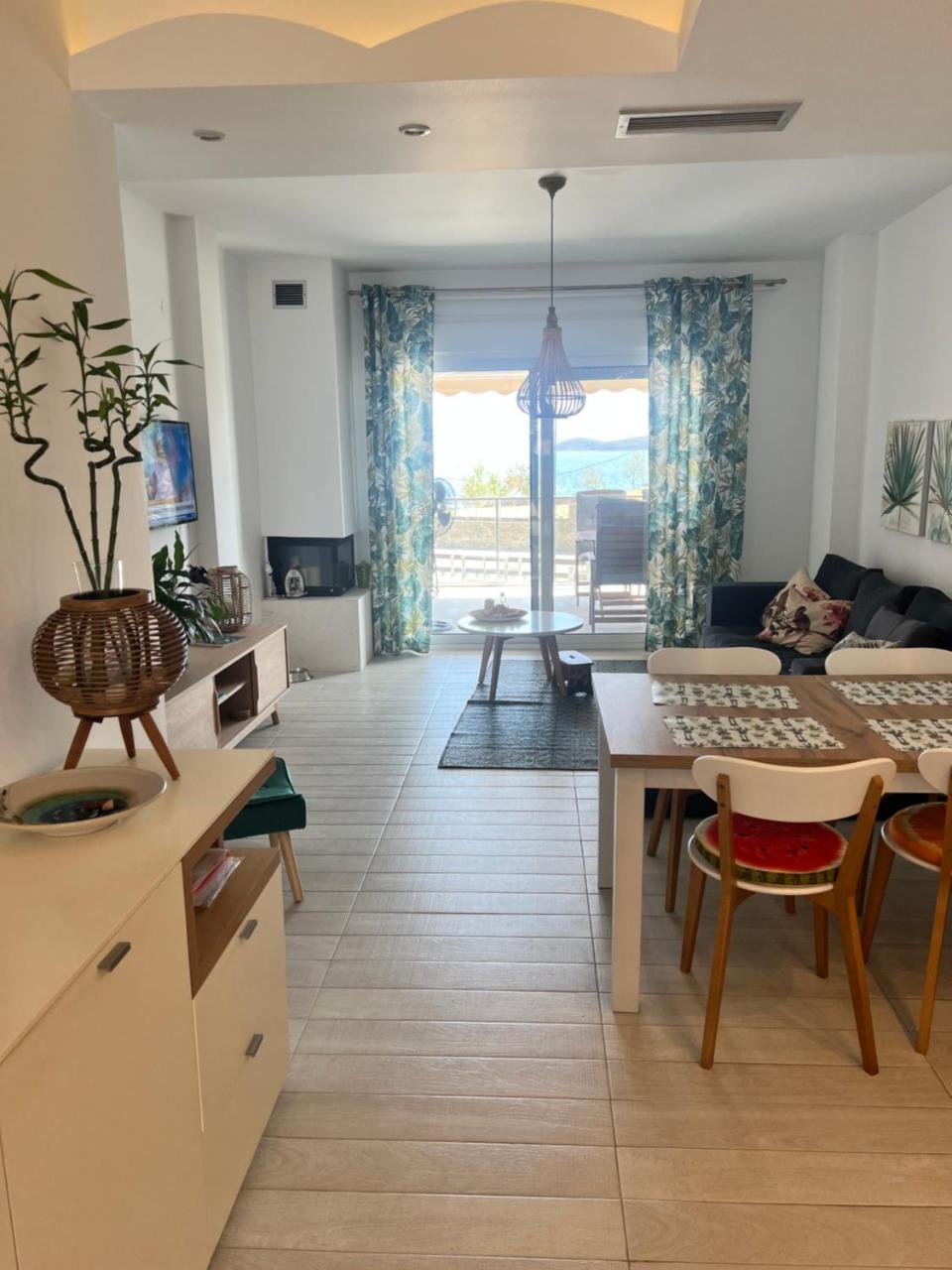 Nea Peramos Apartment Seafront