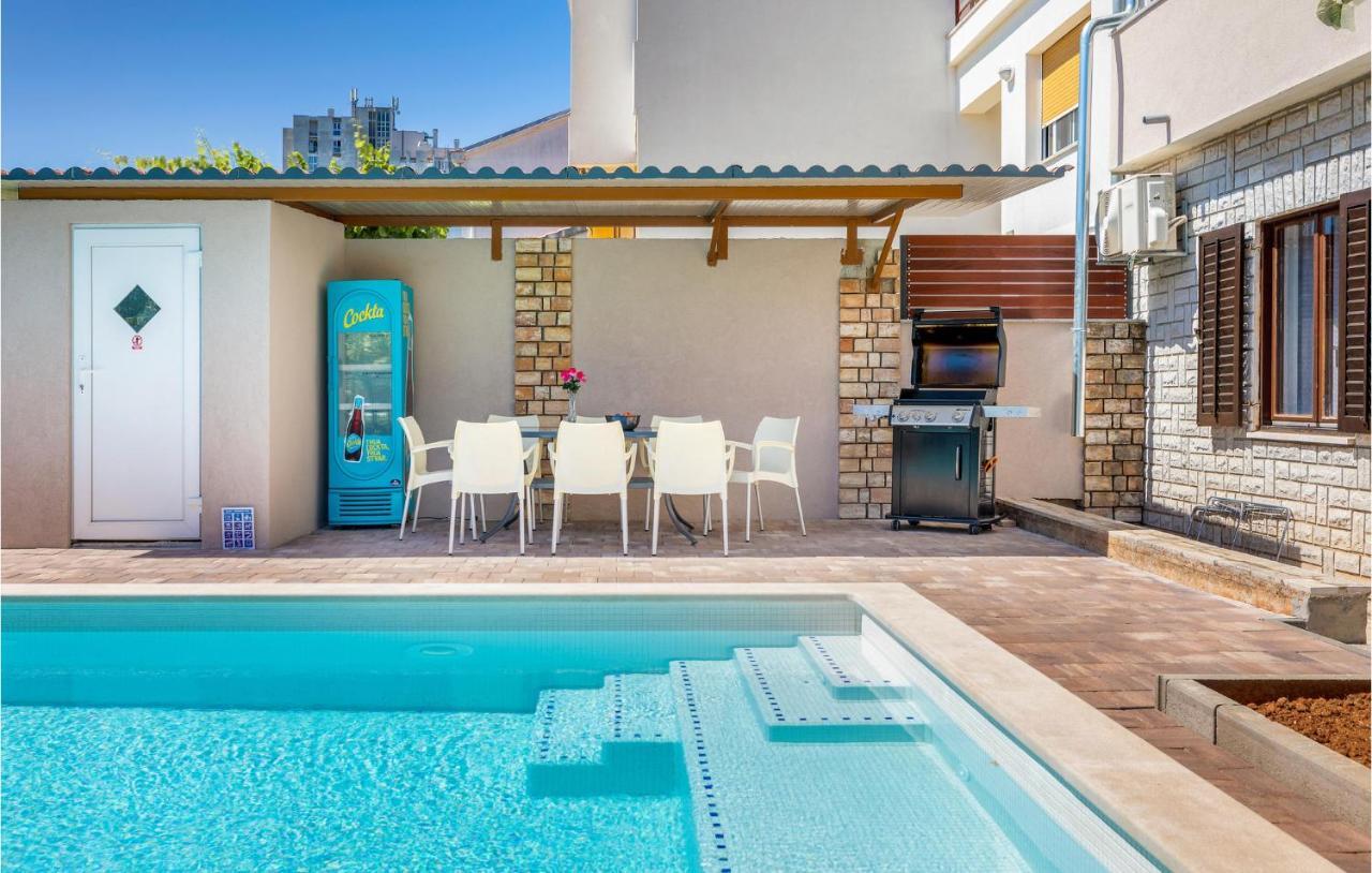 4 Bedroom Beautiful Apartment In Pula