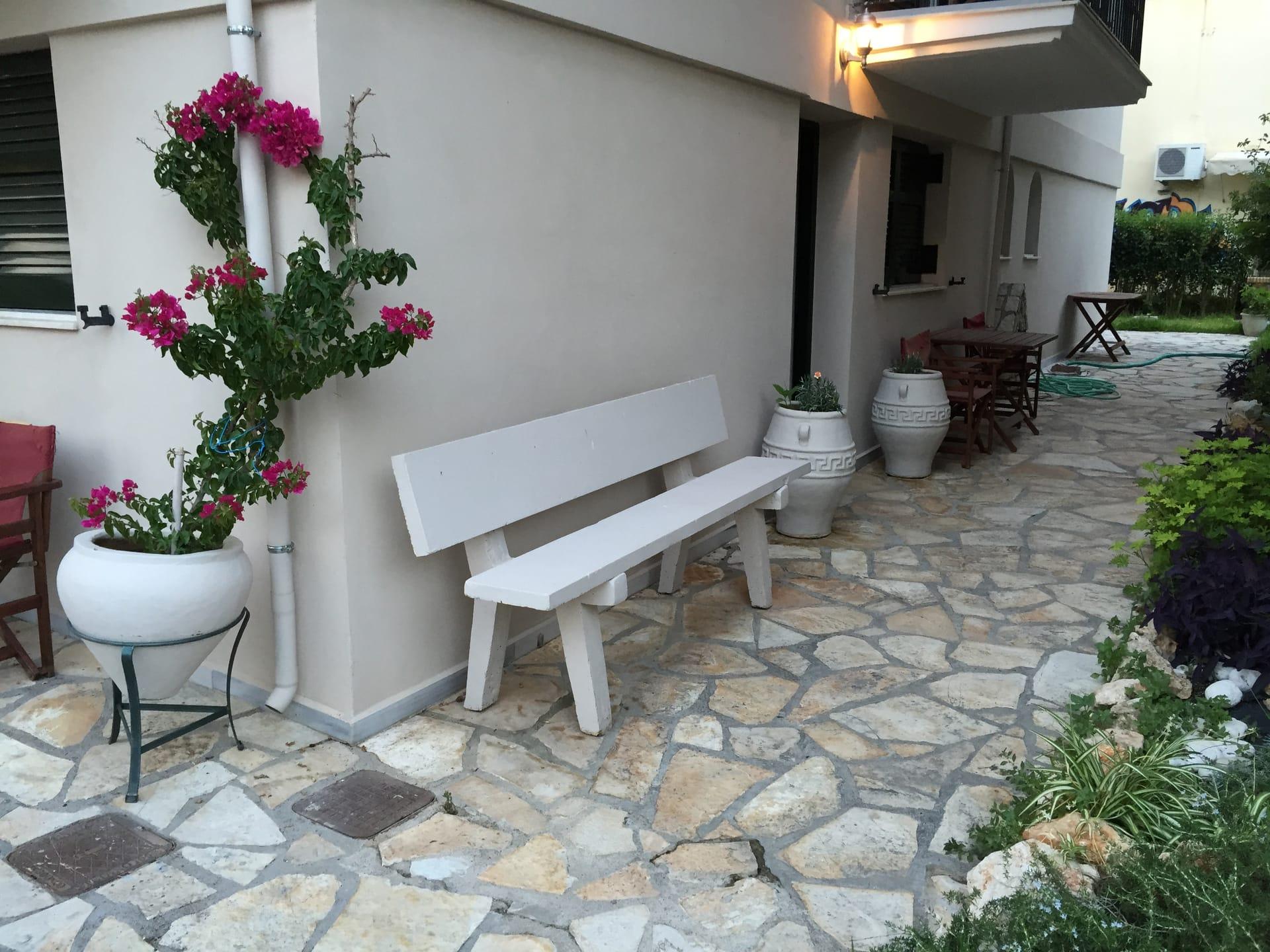 George House Kariotes