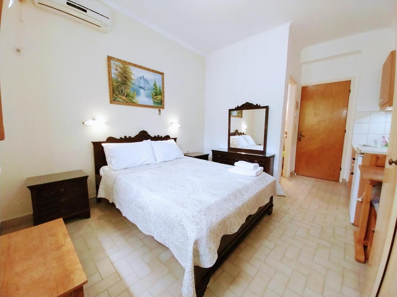 Makis Studios Katelios