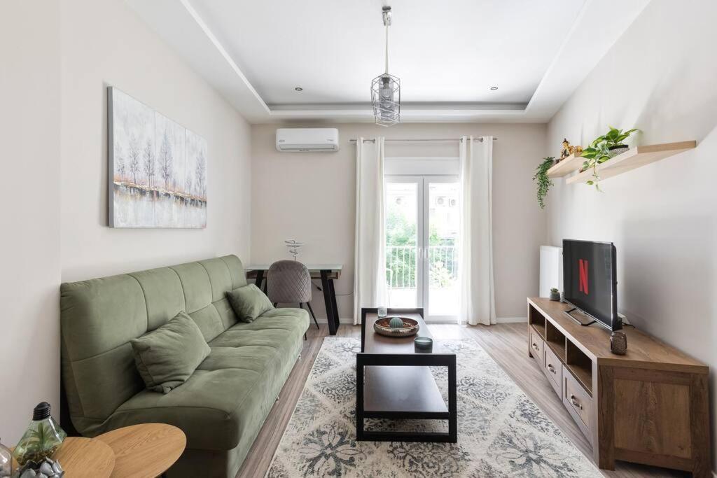 Sunny Retro Apartment Near Centre