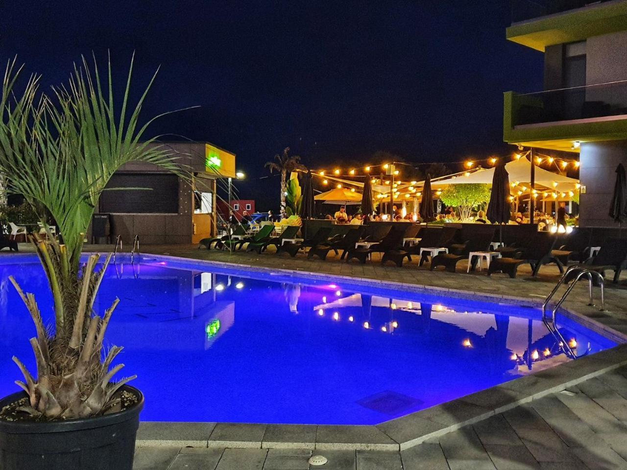 Sunny Vibe Pool & Spa Beach Resort