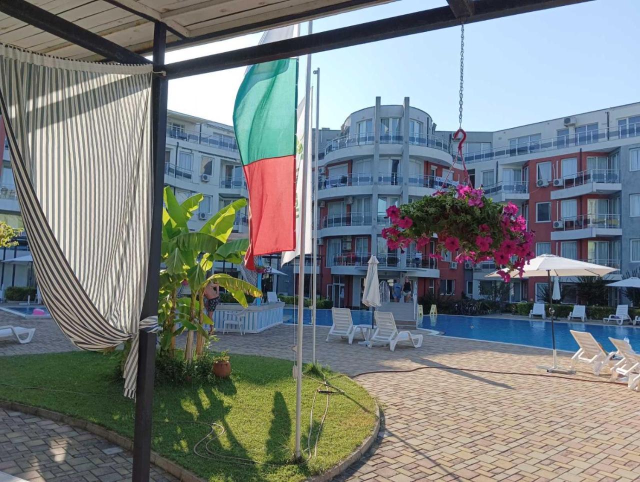 Four-bed Apartment In The Aparthotel Emberli.