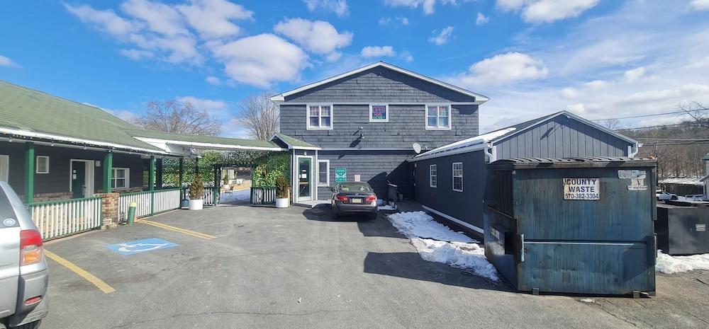 Werry's Cottages And Pub By Oyo East Stroudsburg - Weekly Stays