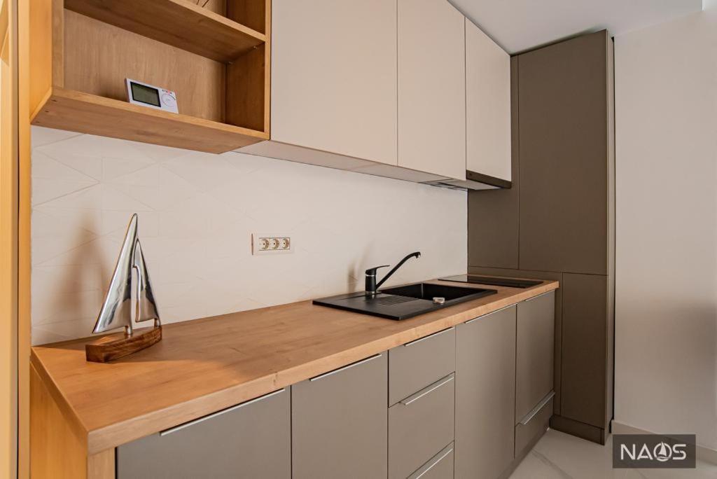 Naos Residence