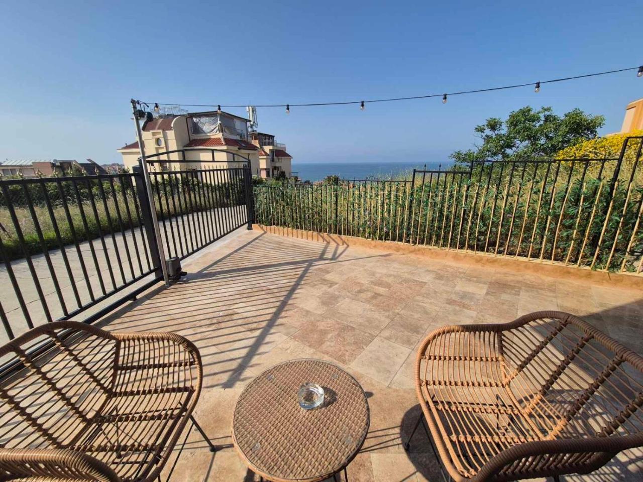 Ivon Apartments