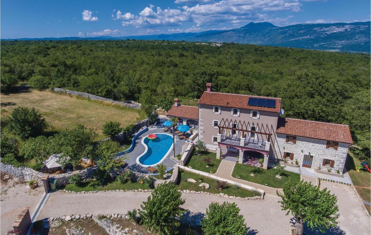 6 Bedroom Beautiful Home In Nedescina