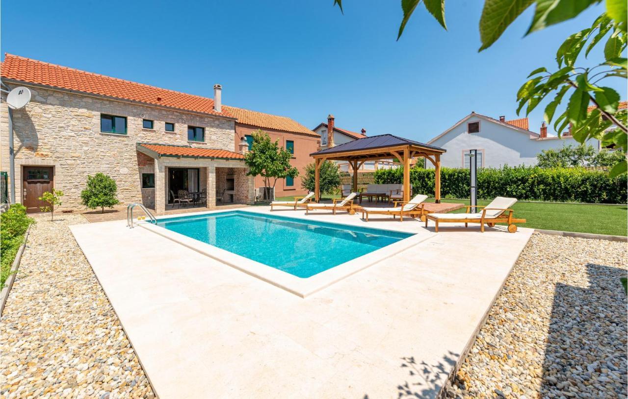 Lovely Home In Vir With Wifi