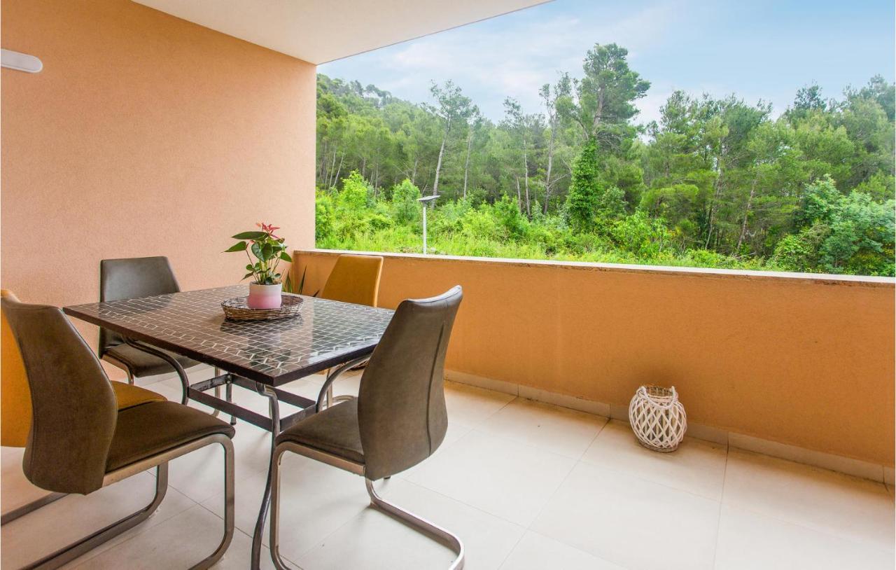 2 Bedroom Beautiful Apartment In Podstrana