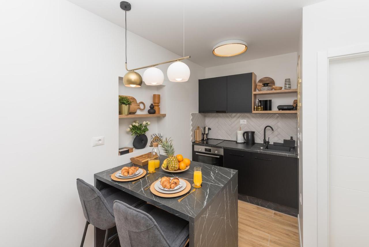 Studio Apartment Bianco, Near Beach, Free Parking, Wi-fi
