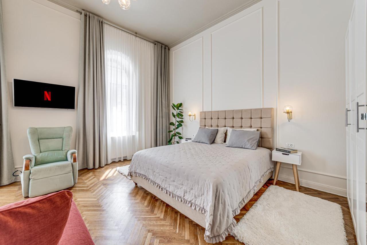 Central Family Apartment