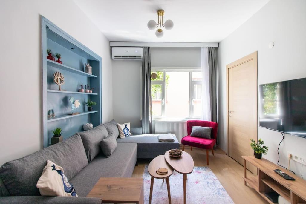 Renewed & Charming 3br Flat In The Heart Of The City
