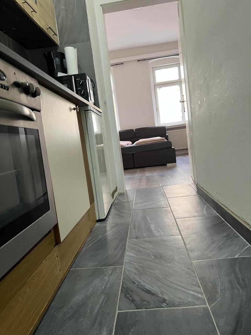 Sam Apartment 25