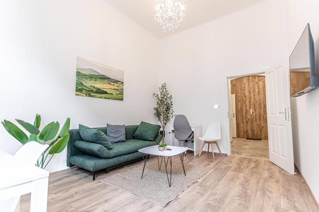 18 Min To City Center Via U3 Lovely 1br Ground Floor Gem