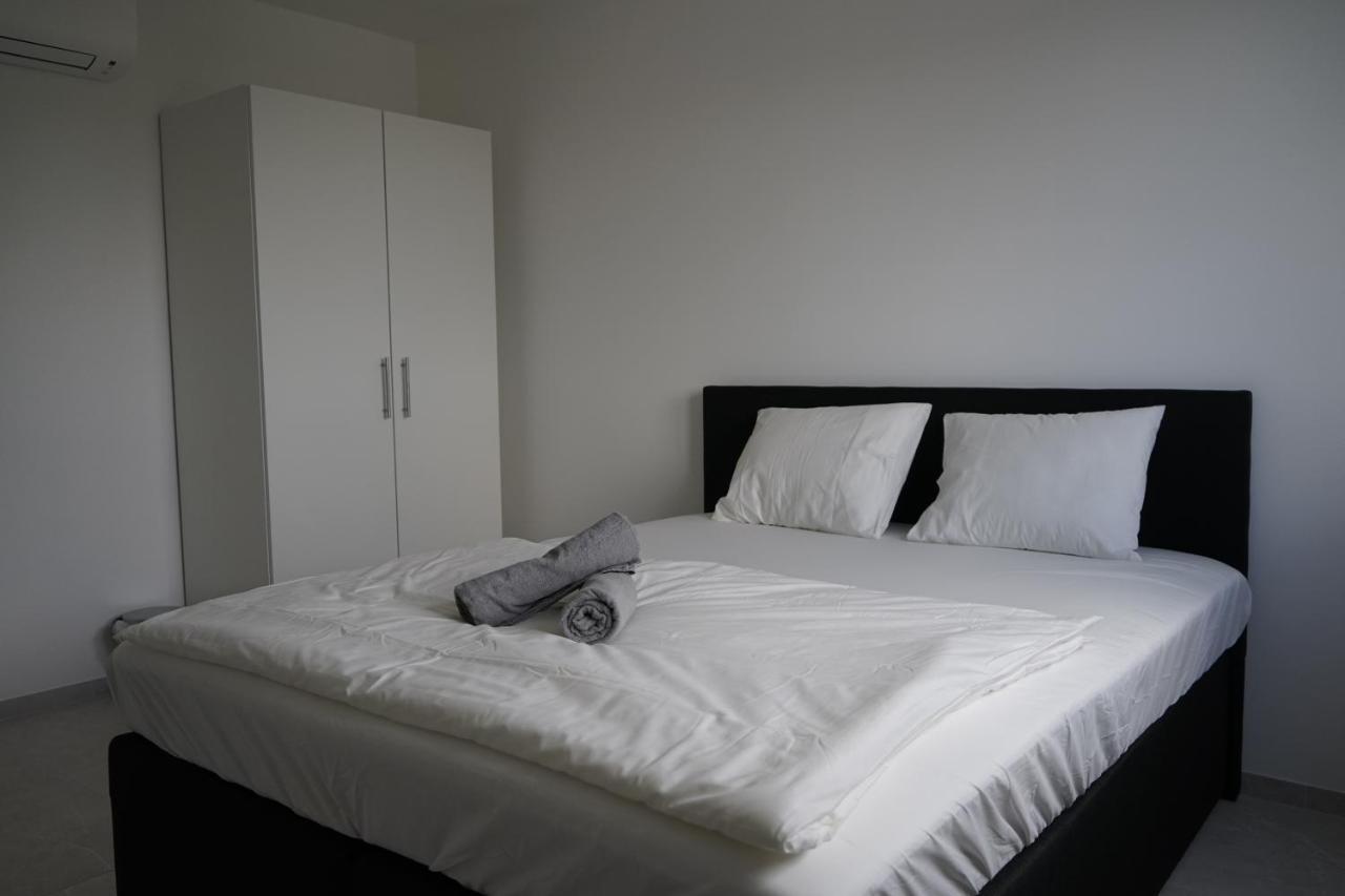 Dm Apartment