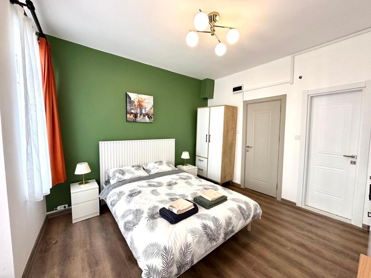Yellowhouse Room 4