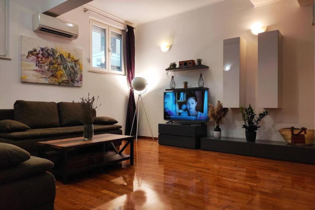 Spacious Apartment Near City Center & The Beach