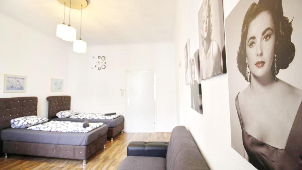Comfortable Rooms Near Schonbrunn Palace Hl