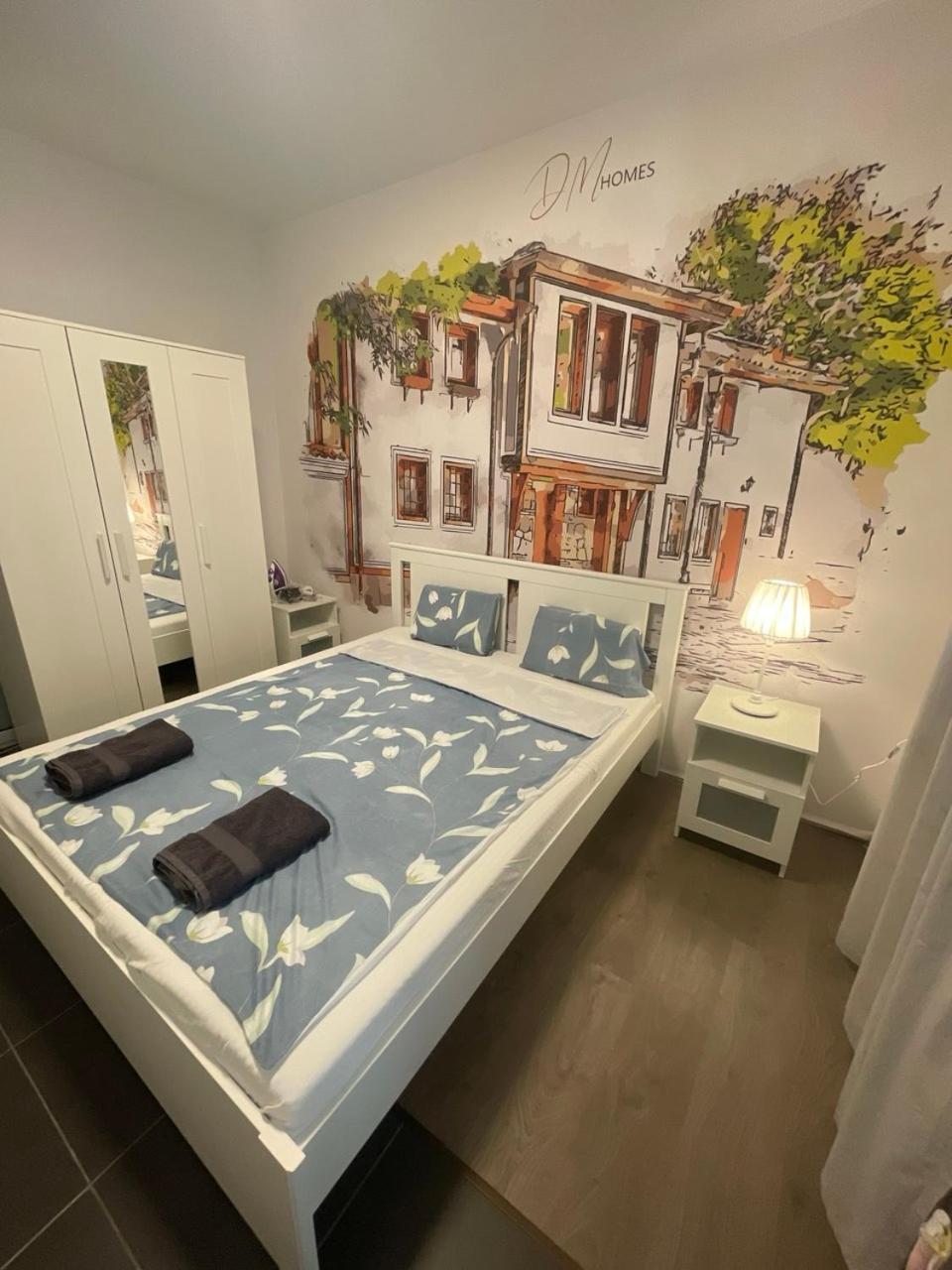 Top Center 2-br Apartment With Lovely Outdoor Area