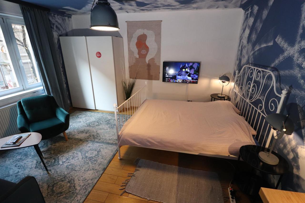 Ava Apartment,speed Wi Fi,netflix,between Bus & Train Station