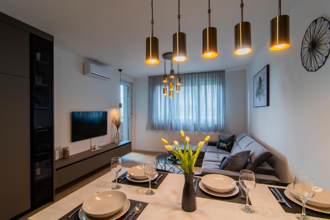 Flexible Selfcheckins 81 Zagreb Arena Garage Loggia