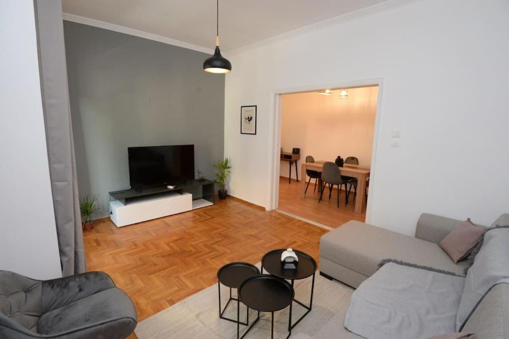 Minimal Apartment In Koukaki