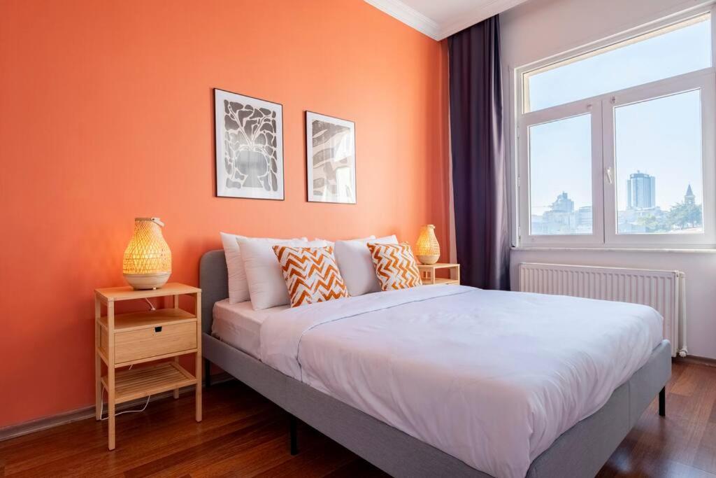 High-ceiling Central 3-bedroom With City View