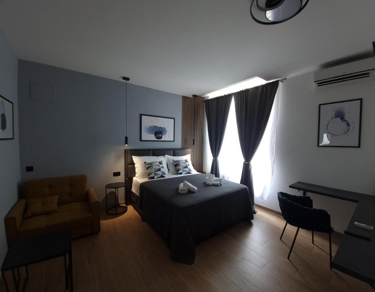 Lux Room 303