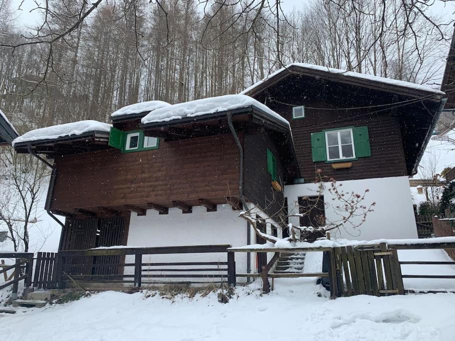 Kleine Alpenhutte In Lend Neben Der Salzach