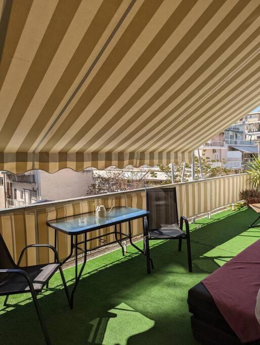 Artistic Flat In The Center Of Athens