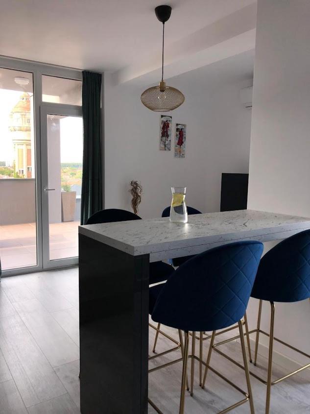 Luxury Lavender Gorgeous Terrace Free Undg Parking