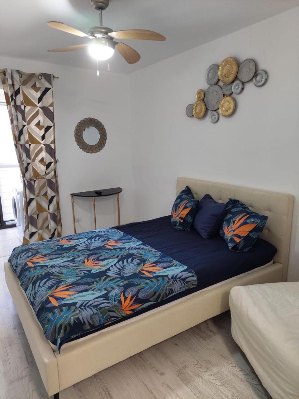 Saturn-anastasia Studio