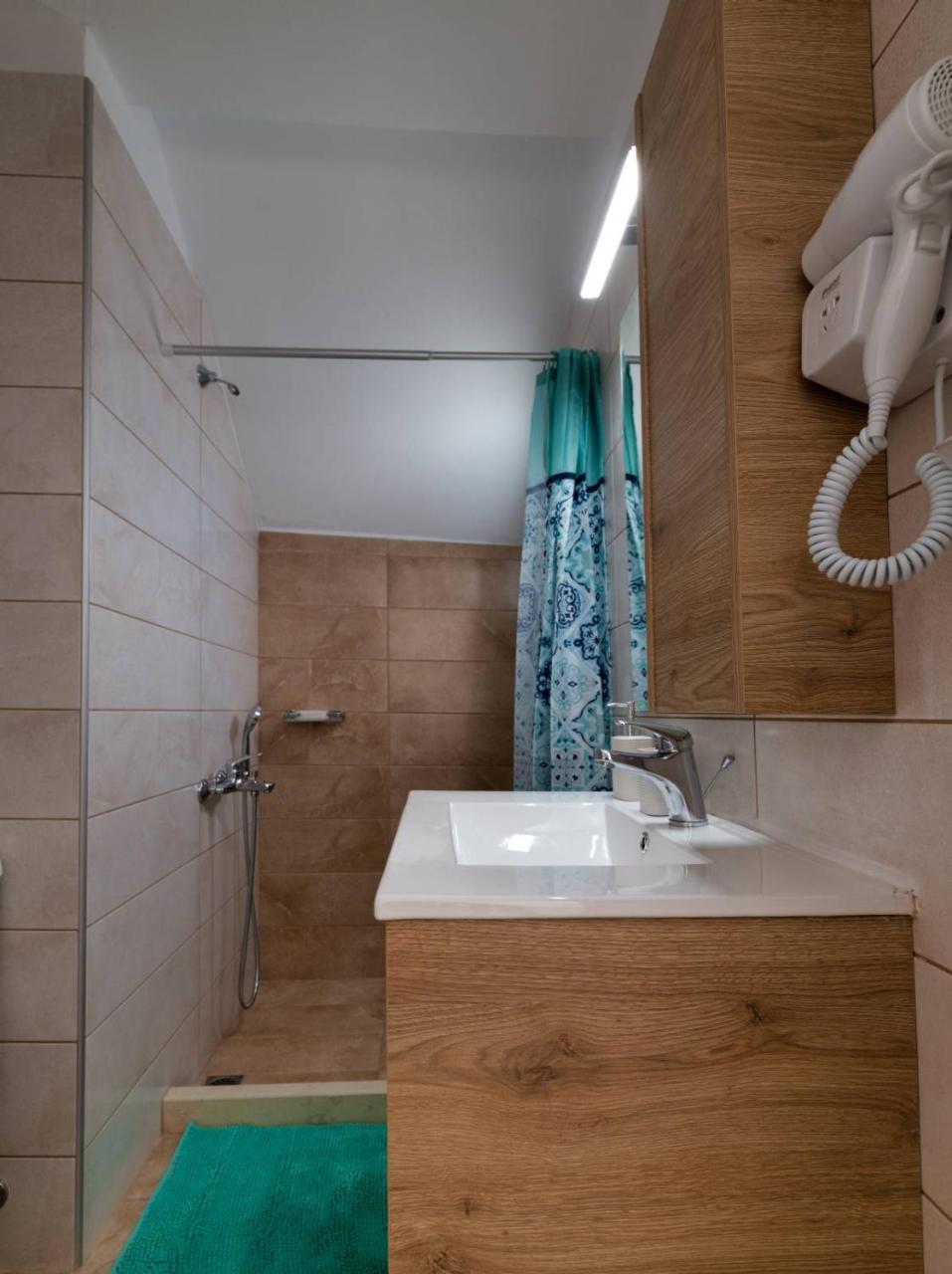 Irini Kalamaki First Floor Apartment