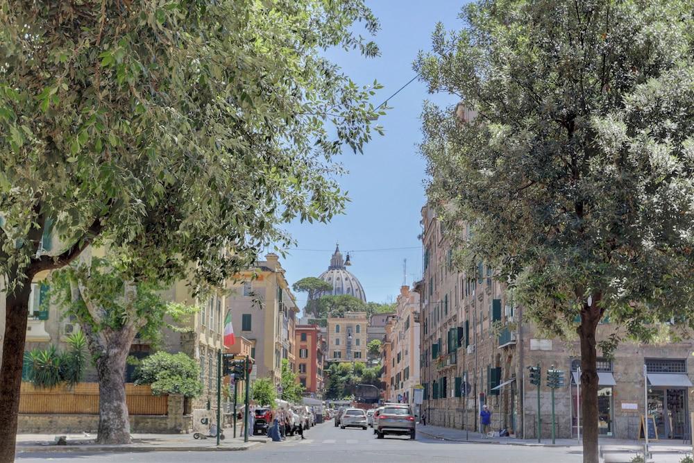 Vatican Apt Doria 64, Rome