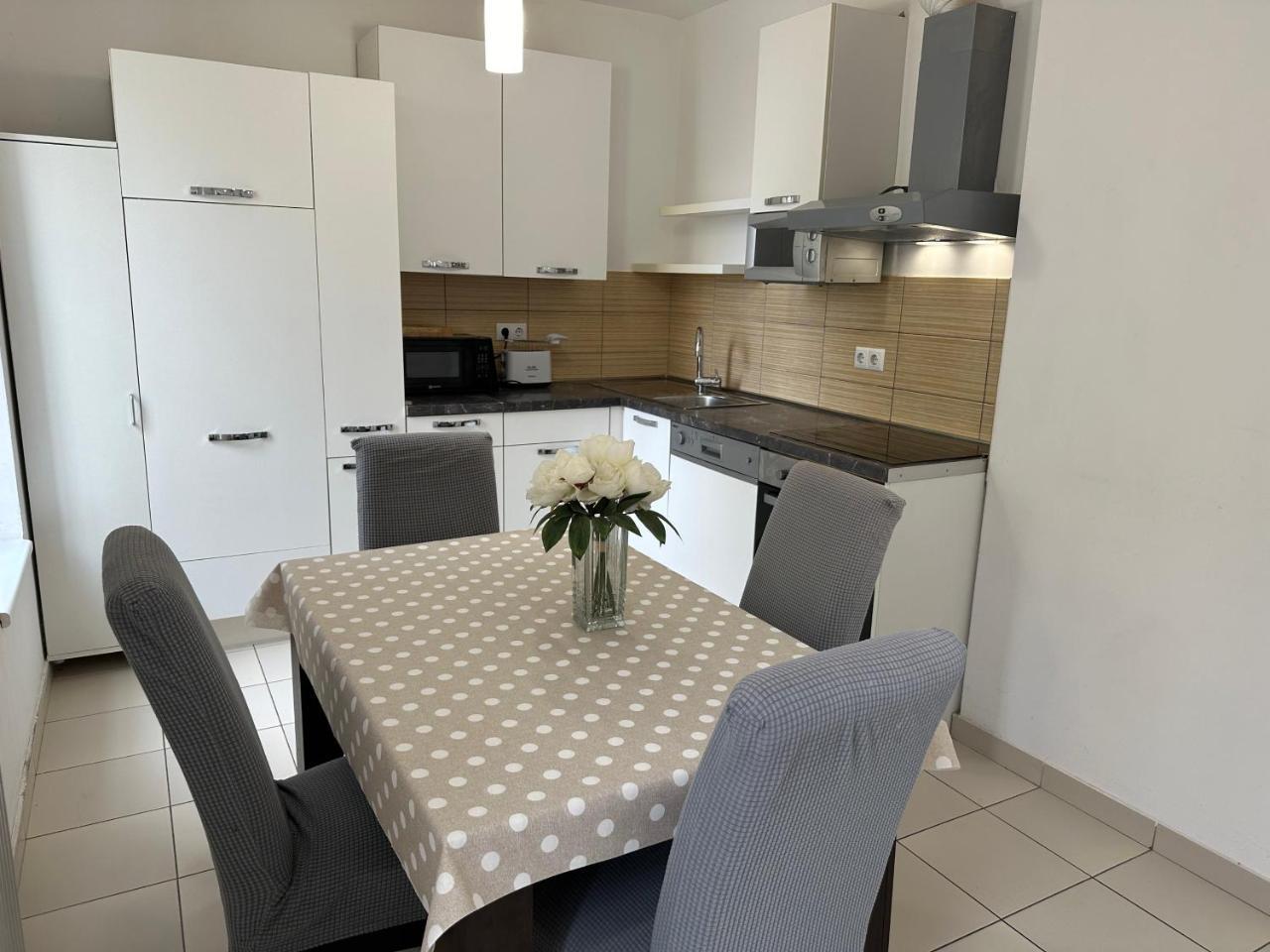 Kamar Apartment
