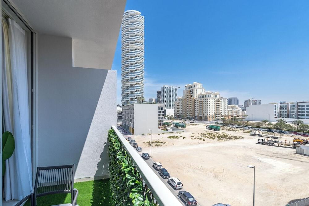 Brand New Modern Studio Jvc