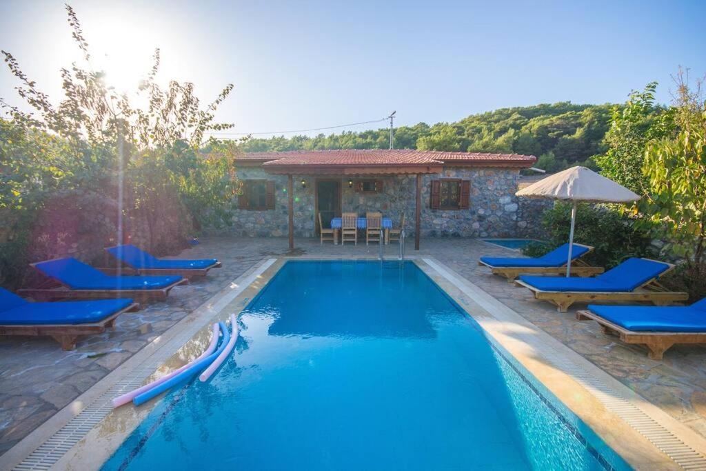 Havuzu Korunakl Jakuzili Villa